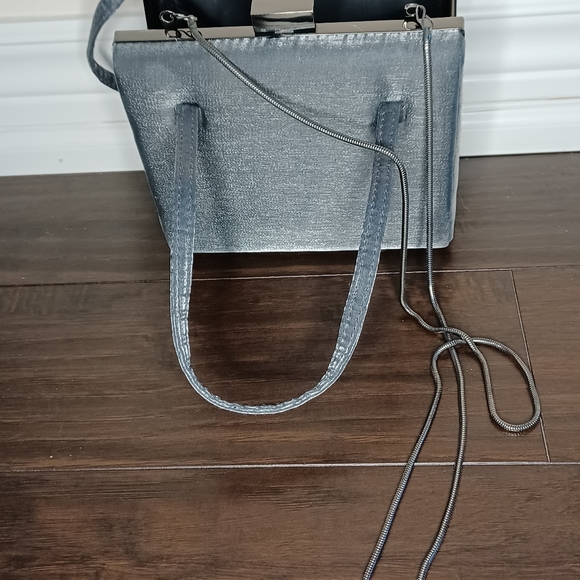 Silver-gray satin hand bag with shoulder strap - Picture 6 of 6